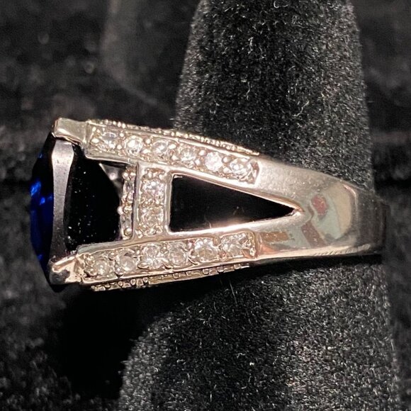 Ring Size 6 Blue Faceted CZ Cubic Zirconia Sterling Silver Stamped 925 Vintage J - Picture 2 of 14